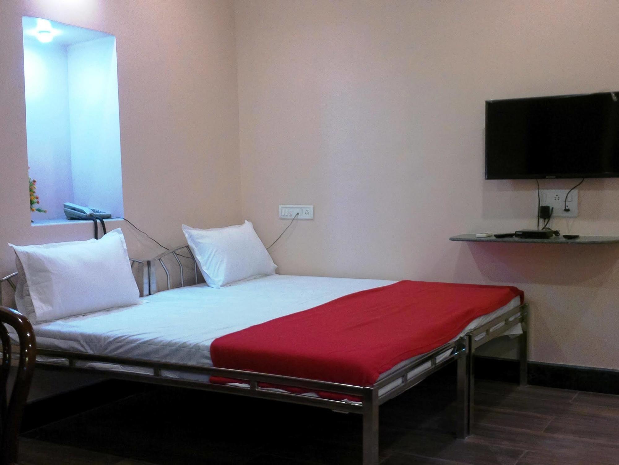 Hotel Blue Bird Colaba Mandve Eksteriør billede