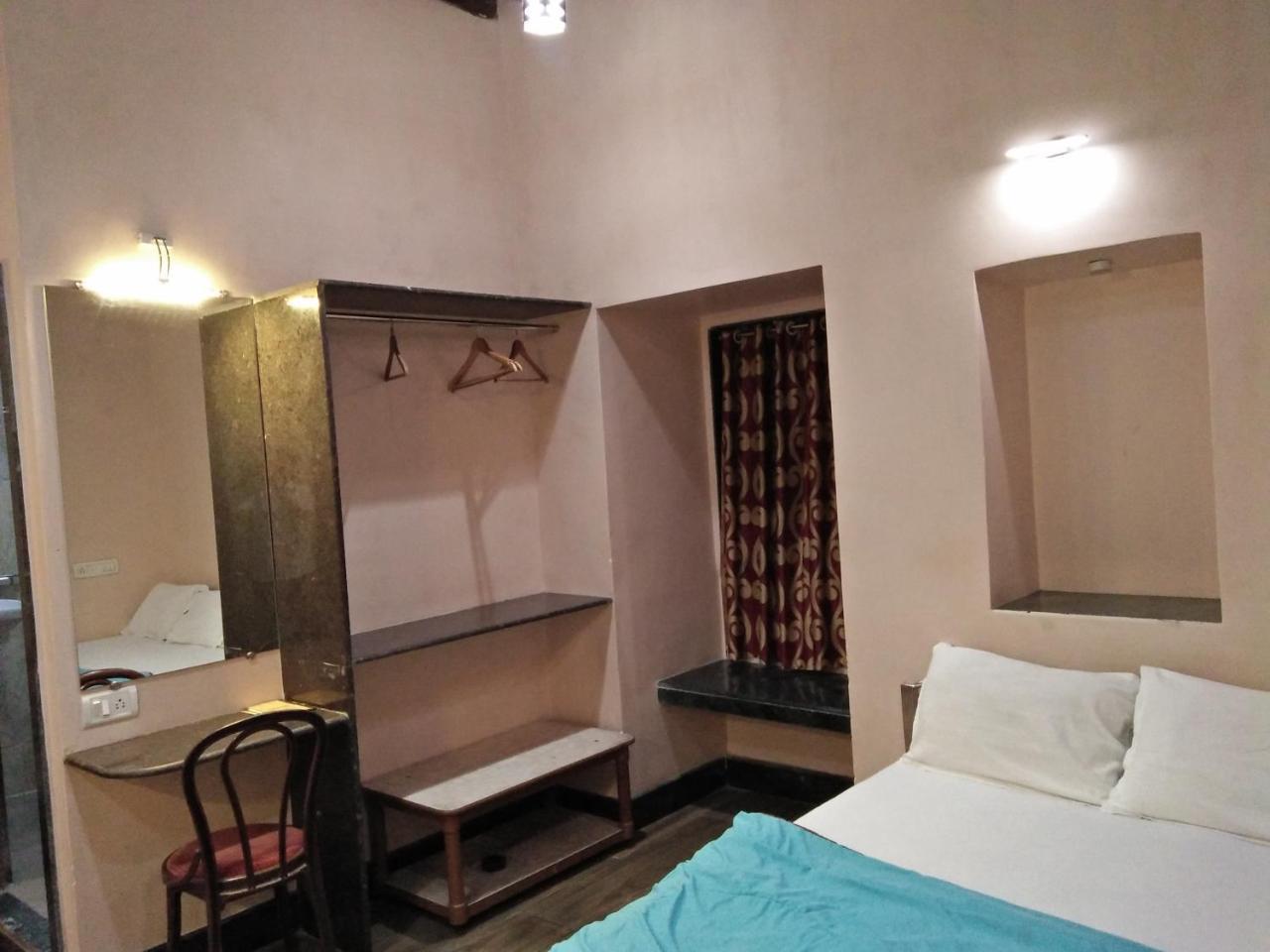 Hotel Blue Bird Colaba Mandve Eksteriør billede