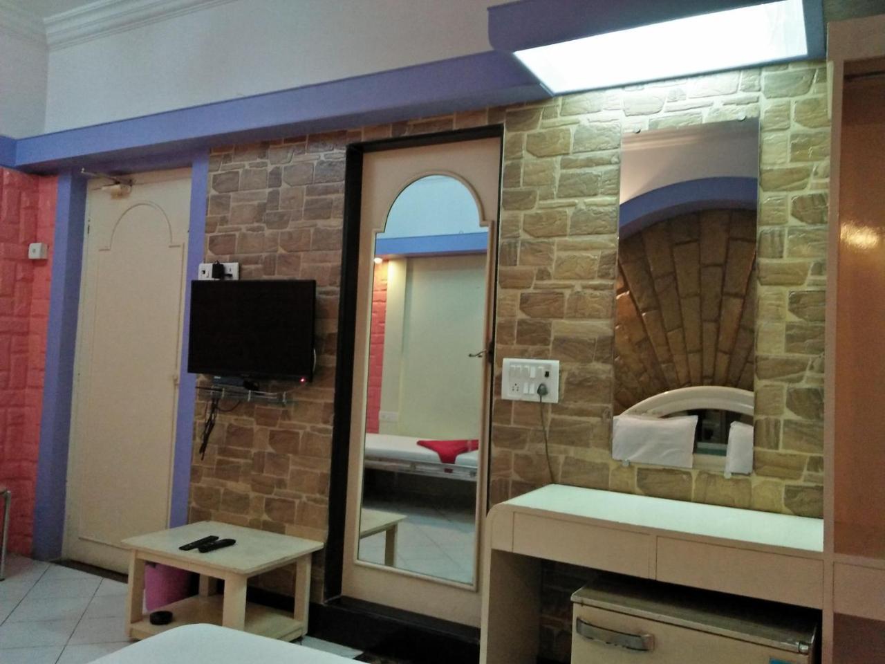 Hotel Blue Bird Colaba Mandve Eksteriør billede