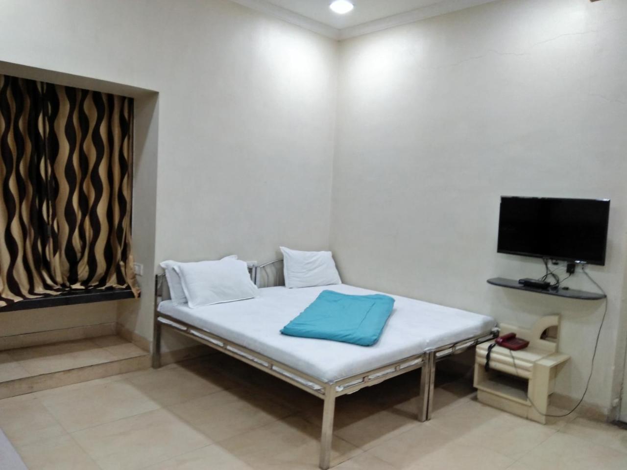 Hotel Blue Bird Colaba Mandve Eksteriør billede