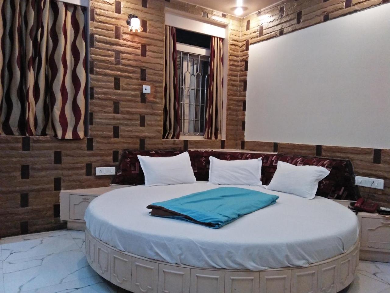 Hotel Blue Bird Colaba Mandve Eksteriør billede