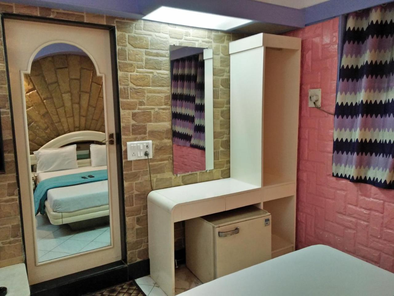 Hotel Blue Bird Colaba Mandve Eksteriør billede