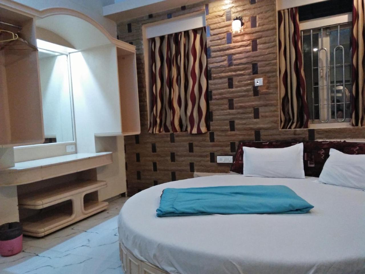 Hotel Blue Bird Colaba Mandve Eksteriør billede
