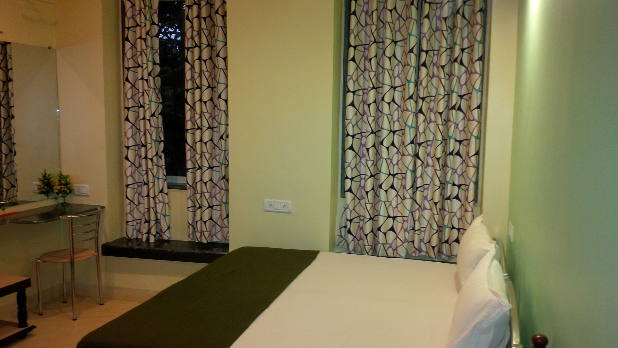 Hotel Blue Bird Colaba Mandve Eksteriør billede