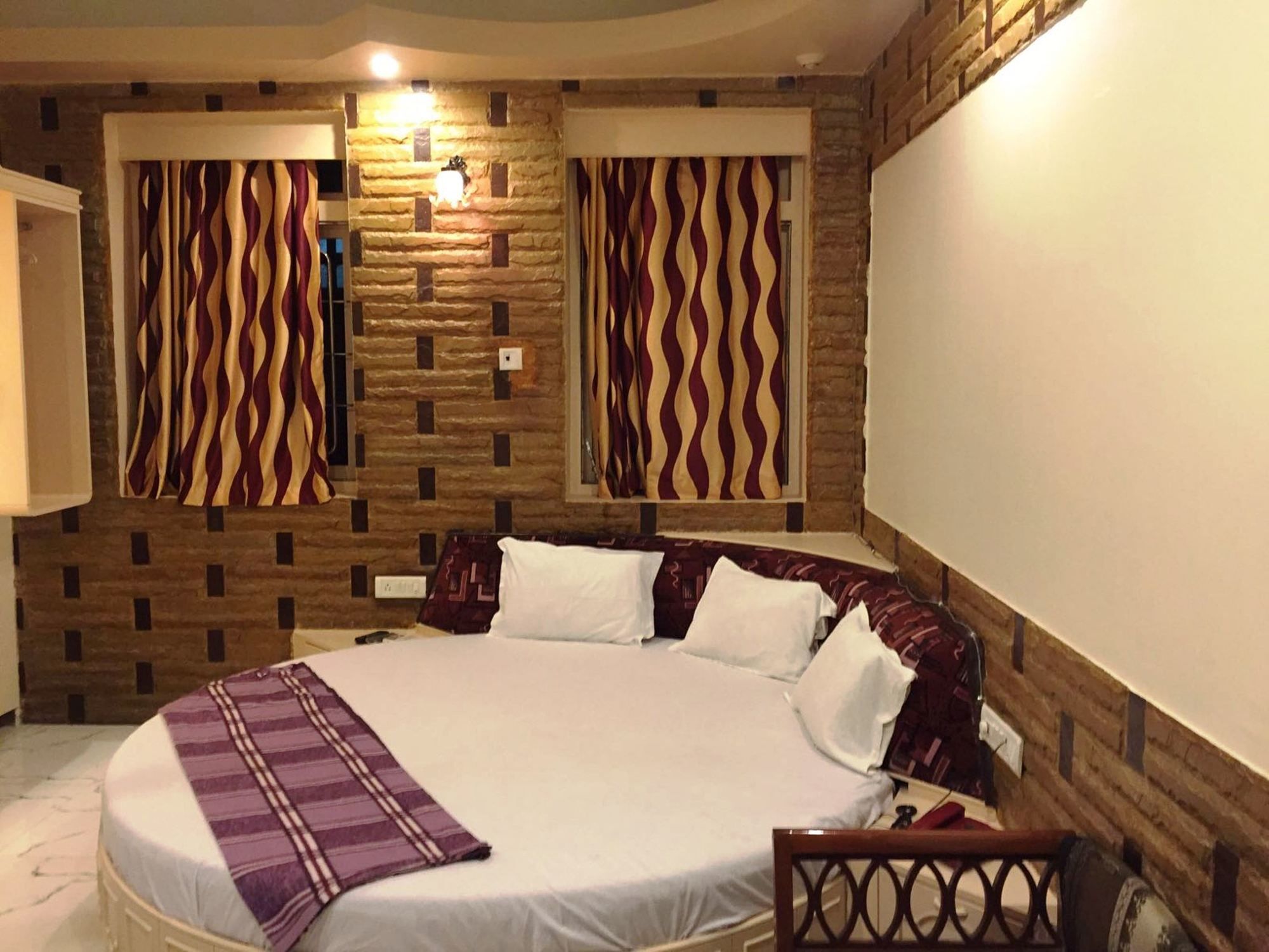 Hotel Blue Bird Colaba Mandve Eksteriør billede